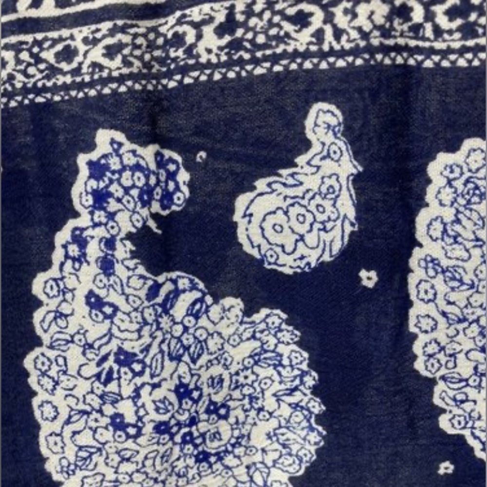 Altar’d State Women’s tunic top in blue & white print. Size small. Like New. - Picture 6 of 7